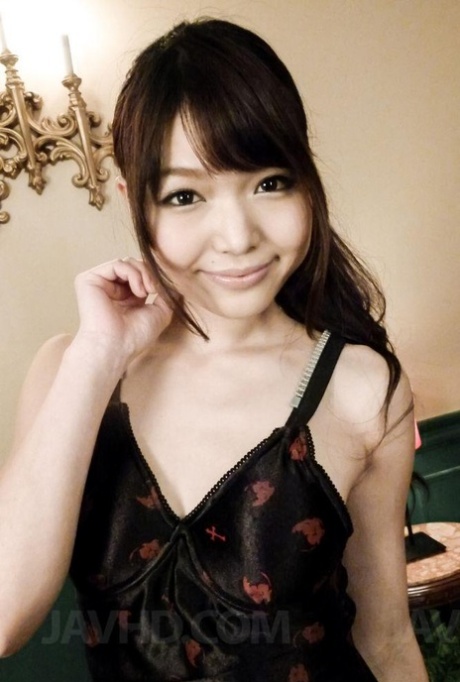 Shino Aoi erotic model image