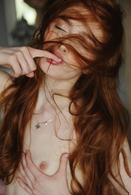 Lissa Bon nude model pics