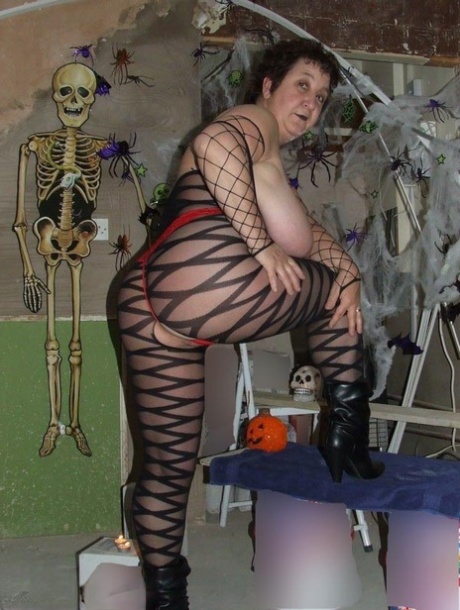 older fat woman eating pussy sexy image
