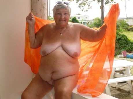 old woman abs free naked pictures