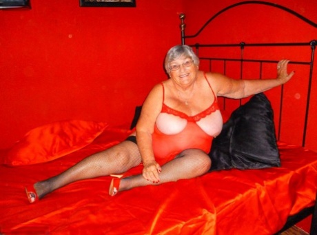 big mature granny ass hot nude photos
