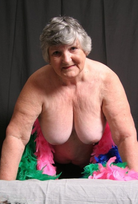 granny peg free nude pic