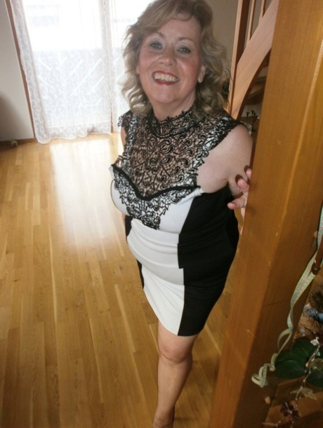 granny mature pantyhose top pic