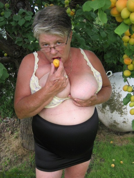 granny vr nude gallery