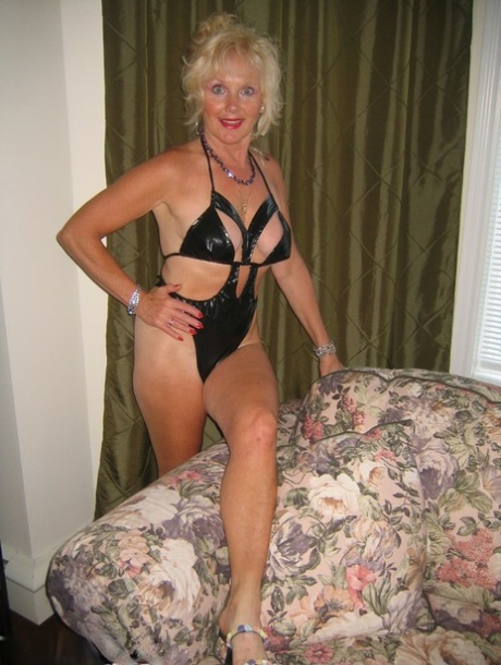 saggy tit granny anal sexy naked photos