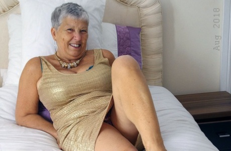 older women hairy spread free sexy gallery