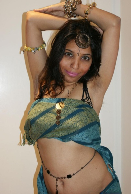 Kavya Sharma nudes star pictures