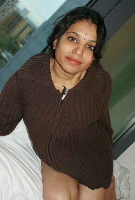 Kavya Sharma model pornographic images