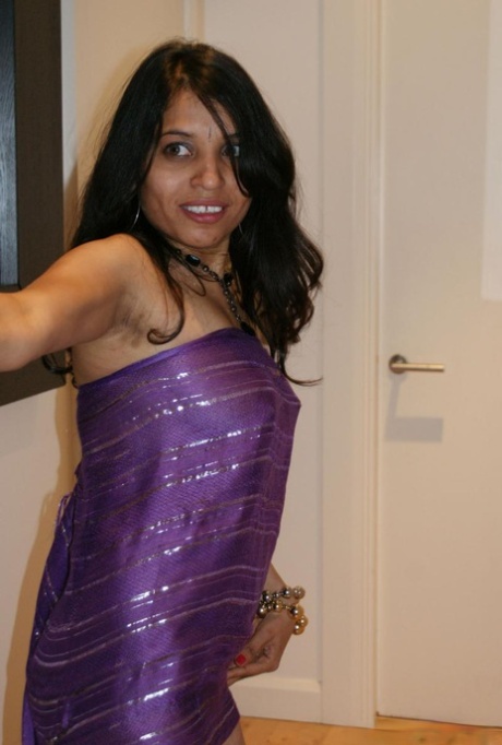 Kavya Sharma hot model img
