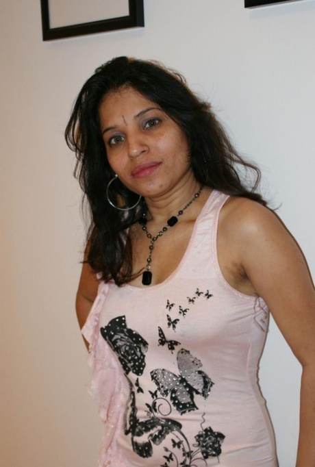 Kavya Sharma model art picture