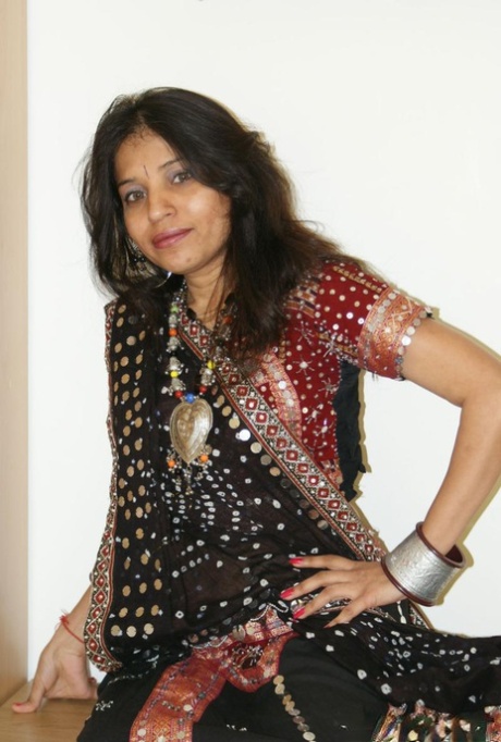 Kavya Sharma model sexy picture