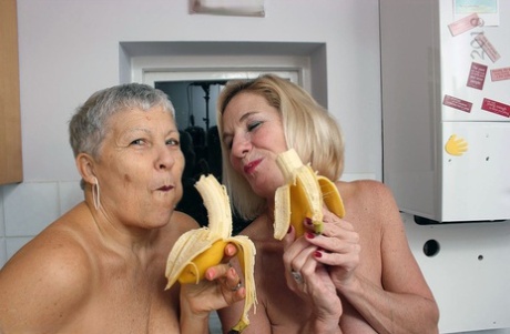 single older woman free naked image