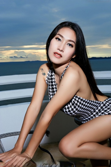 Lin Lin hot actress galleries