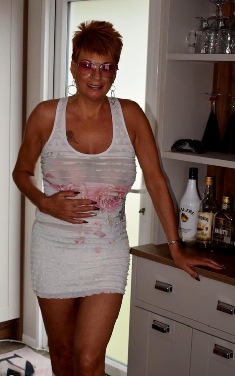 big breasted mature moms free naked gallery