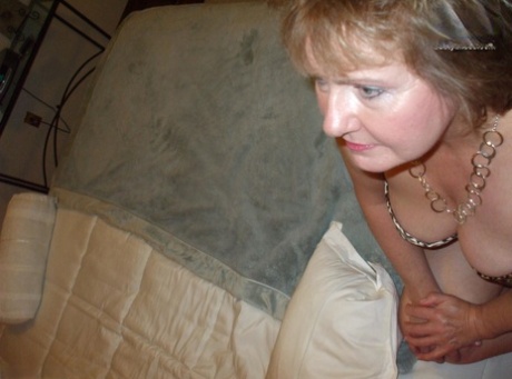 granny prone free nude picture