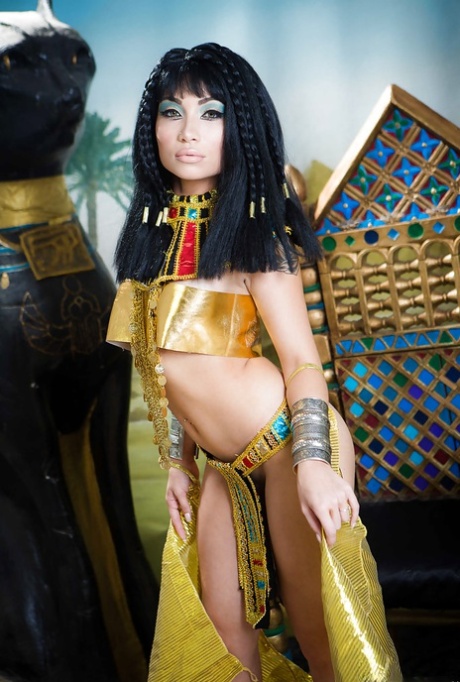Cleopatra erotic actress galleries