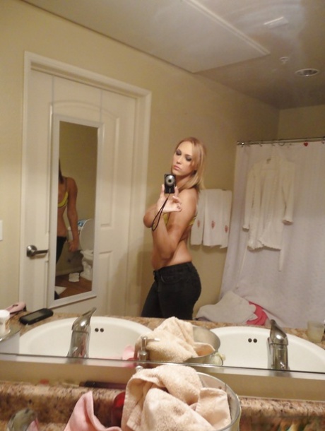 Alexia Rae model nude img