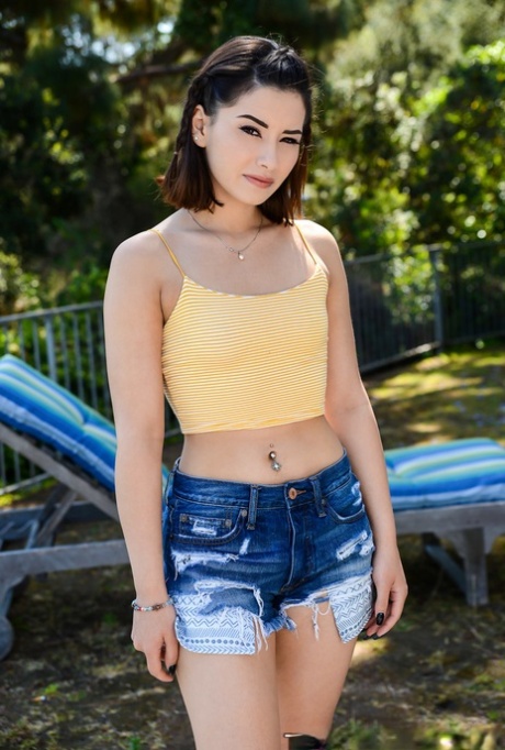 Aria Lee xxx model photo