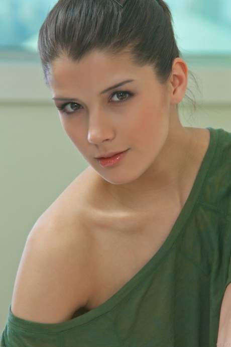 Luiza Ahe model erotic pic