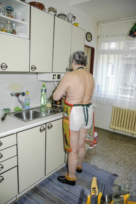 granny edna free naked photo